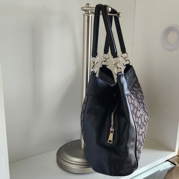 Coach Signature Jacquard/Black Leather Shoulder Bag - Picture 7 of 13